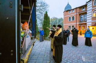 Черкасская епархия УПЦ отправила гуманитарный груз в Святогорскую лавру