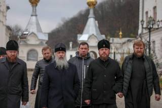Архиереи и священники Киевской епархии УПЦ доставили более 30 тонн гуманитарной помощи в Святогорскую лавру