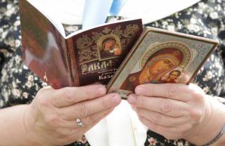 Священник УПЦ рассказал, для чего нужно читать акафисты