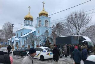 На Киевщине после провокаций сторонников ПЦУ полиция опечатала храм УПЦ