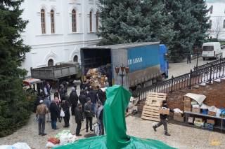 В Святогорскую лавру УПЦ доставили гуманитарную помощь с Германии и Италии