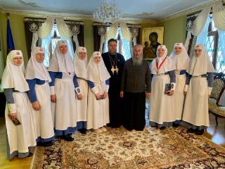 Предстоятель УПЦ встретился с сестрами милосердия Марфо-Мариинской обители Киева