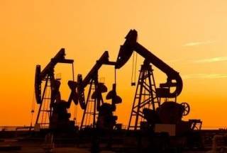 Нефть рекордно подешевела с начала января