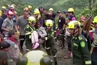В Колумбии оползень накрыл пассажирский автобус – погибли десятки людей