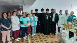 Черкасский митрополит УПЦ передал в больницу медицинское оборудование