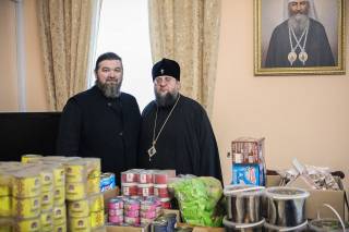 Киевские духовные школы УПЦ передали гуманитарную помощь воинам ВСУ
