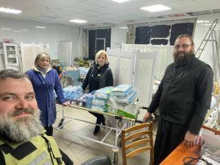 Священники УПЦ доставили гуманитарную помощь в Изюм и Славянск
