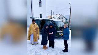 Верующие Львовской епархии УПЦ передали автомобиль для ВСУ