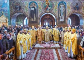 Верующие УПЦ празднуют престольный праздник Николаевского собора Покровского монастыря столицы