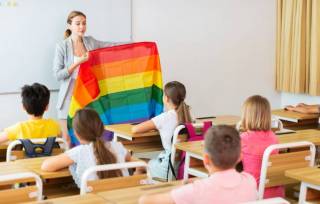 Французским детям навязывают ЛГБТ-воспитание