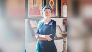 Во Франции украинская художница передала УПЦ деньги для пострадавших от войны в Украине