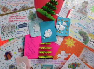 Дети воскресных школ УПЦ Запорожья создали рождественские открытки украинским воинам