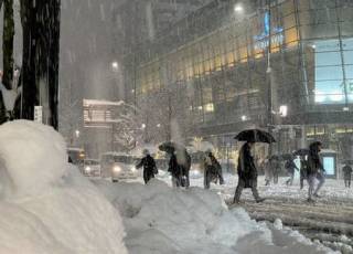Сильнейший снегопад привел к гибели людей в Японии