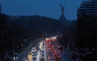 В Киеве и области продолжают экстренно выключать свет