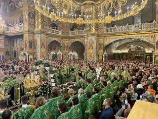 В Почаеве тысячи верующих УПЦ отметили память преподобного Амфилохия