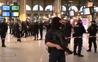 На вокзале в Париже людей порезали ножом