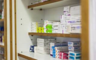 Лекарства пропадают из украинских аптек: в чем причина?