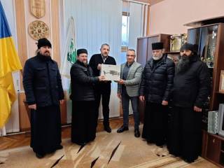 На Буковине священники и верующие УПЦ передали гуманитарную помощь на передовую