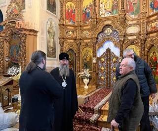 Духовенство и верующие 30 киевских храмов УПЦ собрали гуманитарную помощь больницам Краматорска для бойцов ВСУ