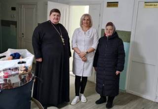 В Ровно верующие УПЦ передали помощь онкобольным детям