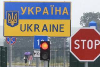 Аж целых два чиновника не смогли покинуть Украину из-за запрета на выезд