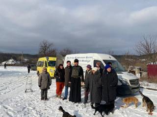 Священники УПЦ передали гуманитарную помощь в прифронтовые районы Харьковщины и Донетчины