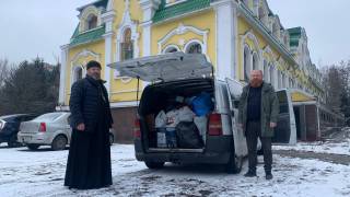 Полтавская епархия УПЦ передала гуманитарную помощь Святогорской лавре