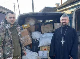 Полтавская епархия УПЦ передала гуманитарную помощь украинским военнослужащим на передовую