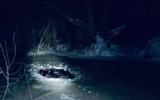 Под Киевом школьник утонул, провалившись под лед водоема