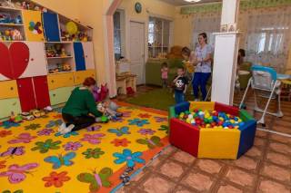 Православные волонтеры передали помощь детскому интернату на Киевщине