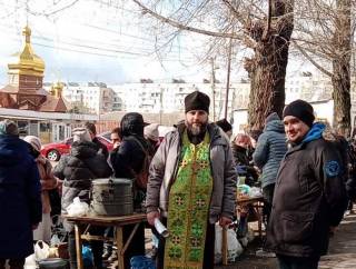 В Запорожье при храме УПЦ кормят бездомных и нуждающихся