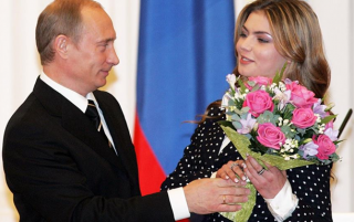 Журналисты показали, где и за чей счет живут Путин с Кабаевой