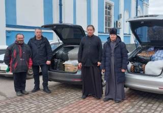 Верующие УПЦ Харькова передали гуманитарную помощь в Изюм