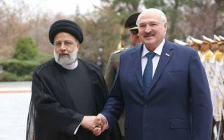 Президент Ирана пообещал научить Лукашенко обходить санкции