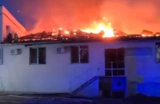 Опубликовано видео крупного пожара на складе игрушек в Симферополе
