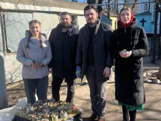 На Полтавщине молодежь УПЦ производит окопные свечи для защитников Украины