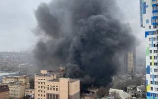 В Ростове после взрыва загорелось здание ФСБ