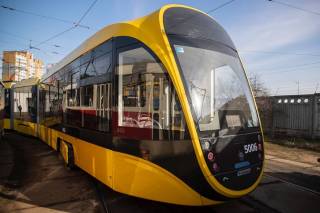 По Киеву поехали новые украинские трамваи