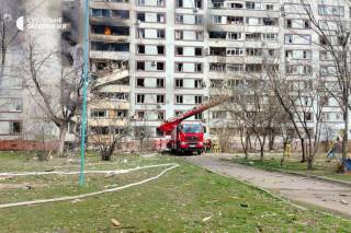 Российская ракета влетела в многоэтажку в Запорожье