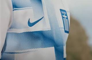 На новой форме сборной Греции по футболу заметили… свастику