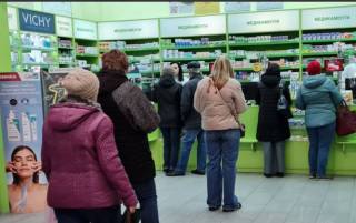 Продажа лекарств через Е-рецепт в Украине с 1 апреля привела к огромным очередям в аптеках