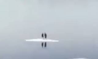 Появилось видео, как в России школьники уплыли на льдине