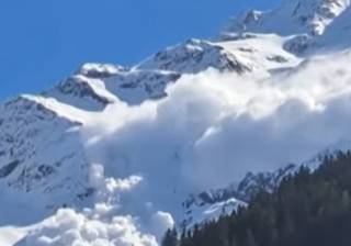 Появилось видео смертельной лавины в Альпах
