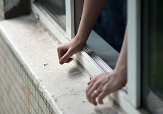 В Киеве девочка-подросток разбилась насмерть, выпав из окна многоэтажки
