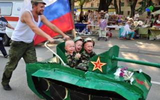 В российских городах отменяют парады на 9 мая