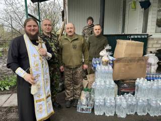 Священники Киевской епархии УПЦ доставили пасхальные подарки воинам ВСУ на передовую