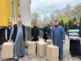 В столице священники УПЦ поздравили с Пасхой защитников Украины в больнице