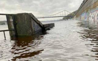 Вода в Киеве продолжает потихоньку спадать