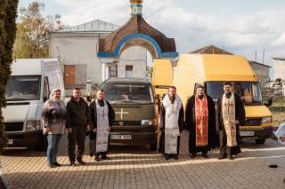 Хмельницкая епархия УПЦ передала автомобиль для нужд ВСУ