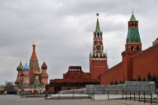 Красную площадь в Москве закрывают для посетителей